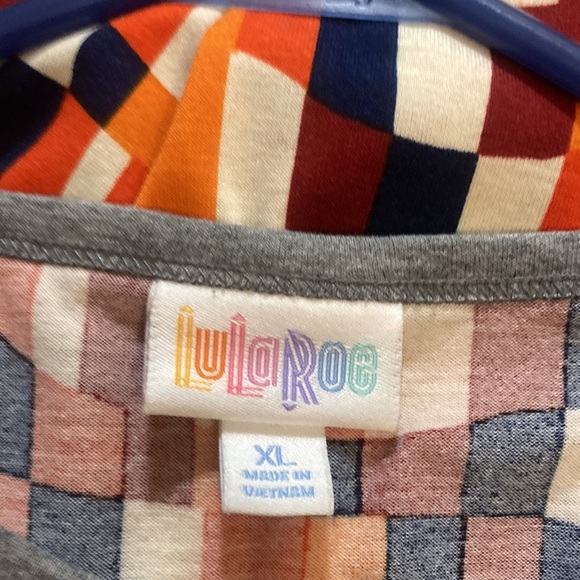 LulaRoe t shirt sleeves - Picture 3 of 4